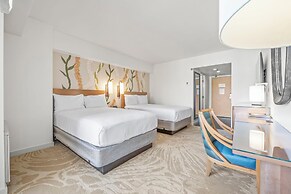 Ala Moana Condo by Zelloo