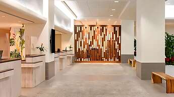 Ala Moana Condo by Zelloo