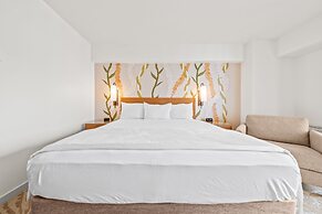 Ala Moana Condo by Zelloo