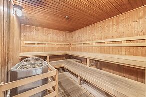 Ala Moana Condo by Zelloo