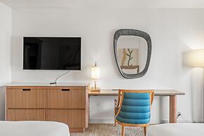 Ala Moana Condo by Zelloo