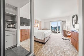 Ala Moana Condo by Zelloo