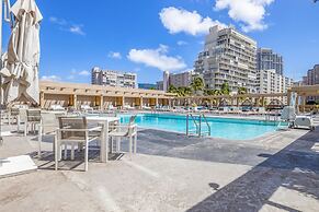 Ala Moana Condo by Zelloo