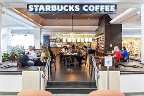 Ala Moana Condo by Zelloo