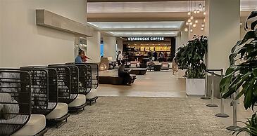 Ala Moana Condo by Zelloo