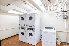 Ala Moana Condo by Zelloo