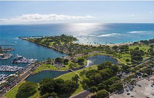 Ala Moana Condo by Zelloo