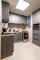 5 Minutes From Leblon Beach Ap302