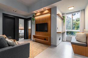 5 Minutes From Leblon Beach Ap302