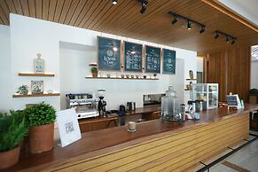 Asaricha Tropical Beach Resort