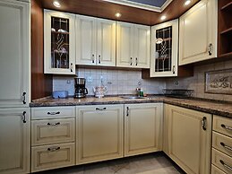 Ludwinowska Cozy Apartment by Renters