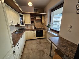 Ludwinowska Cozy Apartment by Renters