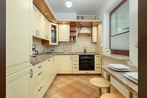 Ludwinowska Cozy Apartment by Renters