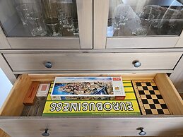 Ludwinowska Cozy Apartment by Renters