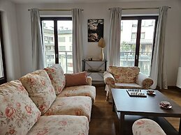 Ludwinowska Cozy Apartment by Renters