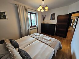 Ludwinowska Cozy Apartment by Renters