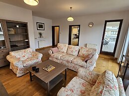 Ludwinowska Cozy Apartment by Renters