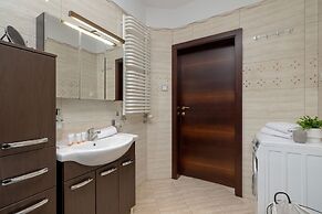 Ludwinowska Cozy Apartment by Renters