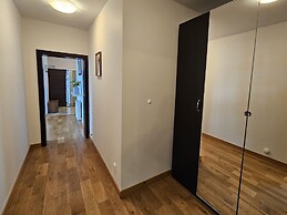 Ludwinowska Cozy Apartment by Renters