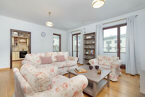 Ludwinowska Cozy Apartment by Renters