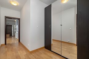 Ludwinowska Cozy Apartment by Renters