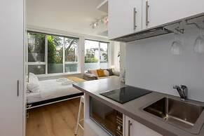 Lovely Studio With Free Parking in East Melbourne!