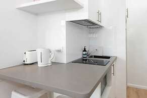 Lovely Studio With Free Parking in East Melbourne!