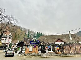 5 to stay close to the Castle