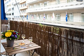 Blue Ark Gate to History