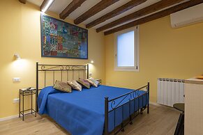 NINA'S  ACCOMMODATIONS IN VENICE CENTER