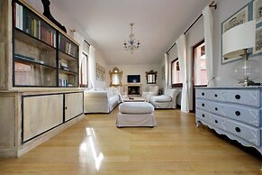 Treasurerome Spanish Steps Penthouse 4BR