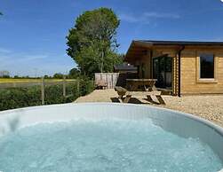 Inviting 2-bedroom Cabin in Ashton Under Hill