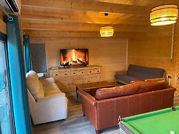 Inviting 2-bedroom Cabin in Ashton Under Hill