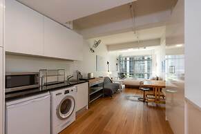 Central Studio in the Heart of Melbourne Cbd!
