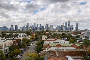 Stunning View 2-bed in Port Melbourne w/ Parking