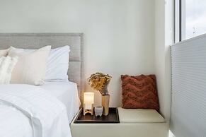 Stunning View 2-bed in Port Melbourne w/ Parking