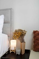 Stunning View 2-bed in Port Melbourne w/ Parking