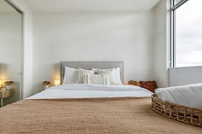Stunning View 2-bed in Port Melbourne w/ Parking