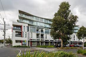 Stunning View 2-bed in Port Melbourne w/ Parking