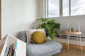 Stunning View 2-bed in Port Melbourne w/ Parking