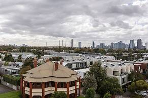 Stunning View 2-bed in Port Melbourne w/ Parking