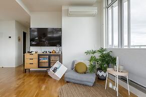 Stunning View 2-bed in Port Melbourne w/ Parking