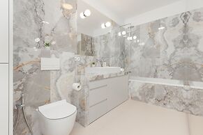 Luxurious Studio by Renters Prestige