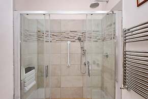 Treasurerome Carmen Suite 2BR