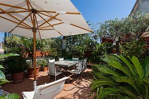 Treasurerome Daphne Terrace Suite 2BR