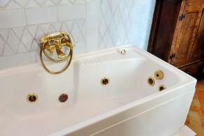 Treasurerome Daphne Terrace Suite 2BR