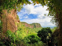 Isan Golf & Adventure Hotel