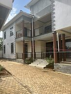 Inviting 9-bed Villa in Kampala