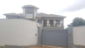 Inviting 9-bed Villa in Kampala