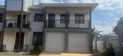 Inviting 9-bed Villa in Kampala